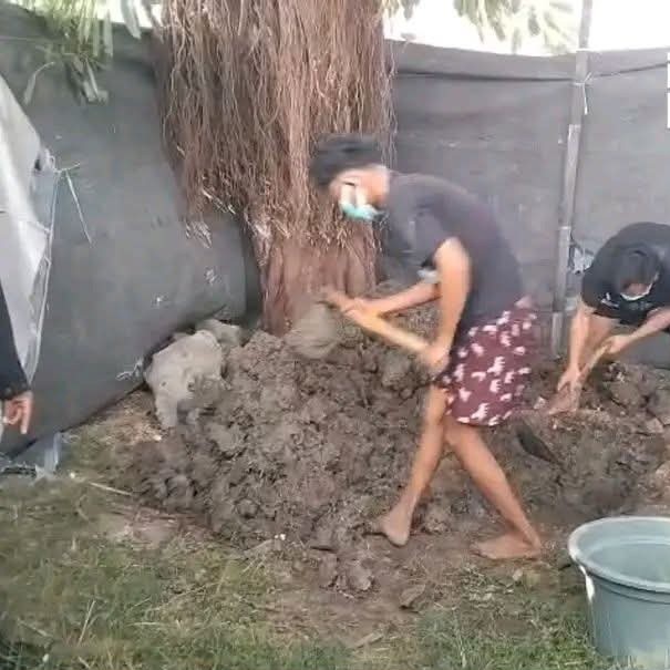 Polisi Lakukan Ekshumasi Makam Balita Di Karawang