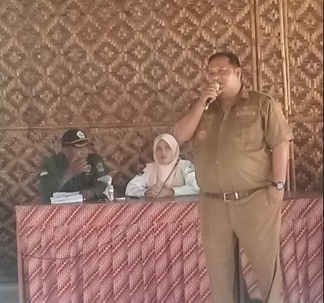 Pemdes Sampalan Salurkan BPNT dan PKH, Warga Sambut Antusias