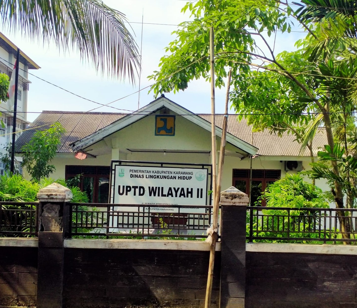 Sampah Menumpuk di Rengasdengklok, Warga Keluhkan Bau dan Ancaman Penyakit